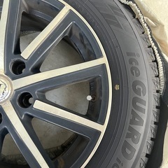 スタッドレスタイヤ、アルミホイール　205/60 R16　　ヨコハマ　iceGUARD iG60 2024年42週せいぞ製造の画像