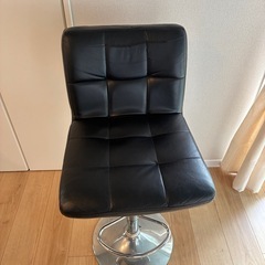 炊飯器＋カウンターチェアの画像