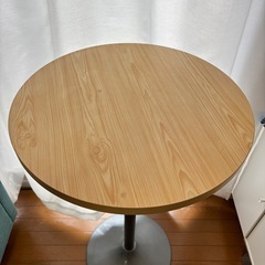丸テーブルの画像