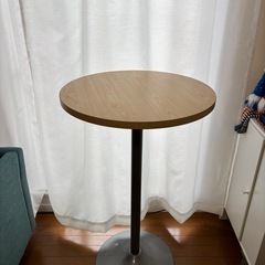 丸テーブルの画像