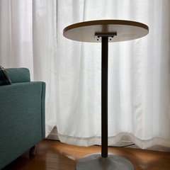 丸テーブルの画像