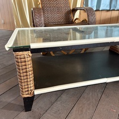 ラタン製リクライニングチェア＋ガラス製机セット（キムラ製）の画像