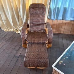 ラタン製リクライニングチェア＋ガラス製机セット（キムラ製）の画像