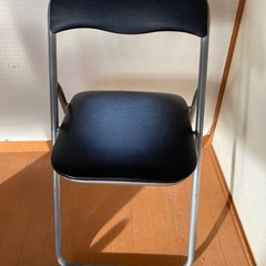 パイプ椅子の画像