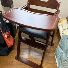 ベビーチェア 木製ワイドハイチェア ステップ切り替え 折りたたみ ハイチェア クッション付 テーブル付 の画像