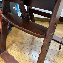 ベビーチェア 木製ワイドハイチェア ステップ切り替え 折りたたみ ハイチェア クッション付 テーブル付 の画像