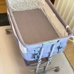 ベビーベッドの画像