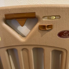 ベビーゲート　開閉タイプ(両開き) ステップ付　nihonikujiの画像