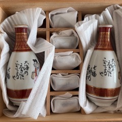 九谷焼の
徳利、御猪口の画像