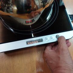 アイリス　卓上 IHコンロ 対面操作式 IHC-T61-Bの画像