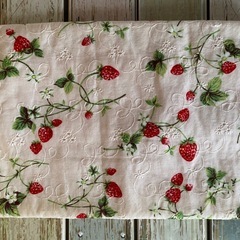 ブックカバー　苺　レース　新書サイズ　手帳カバー　ノートカバー　カバーの画像