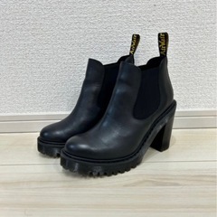 Dr. Martens ブラック サイドゴアブーツの画像