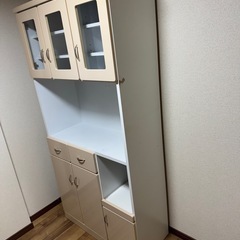食器棚の画像