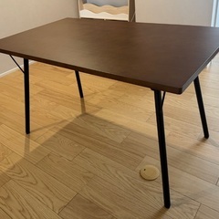 ダイニングテーブルの画像
