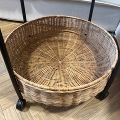 IKEA LUBBAN ワゴンテーブルの画像