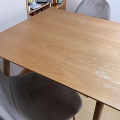 11月21日まで限定の掲載！2人掛けテーブルの画像