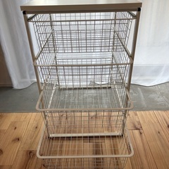 【無料/江東区】状態良好！ワイヤー収納ワゴンとズボンハンガーラックのセット（お引取り希望）の画像