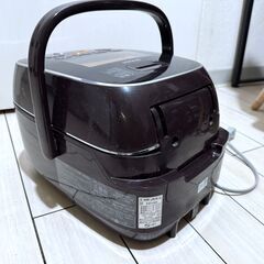 【象印 圧力IH炊飯器 5.5合炊】プラチナ厚釜付き 黒色／豪熱沸とう／わが家炊き／再加熱機能／持ち運び取手付きの画像