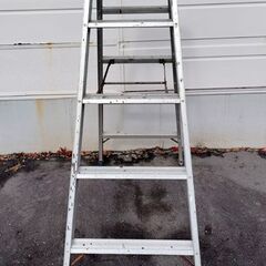 現状品 脚立 ハシゴ 梯子 W139.5cm×H151cm×D63cm  苫小牧西店の画像