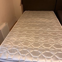 ZINUSのシングルベッドとマットレスの画像