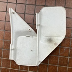 FTR223 
サイドカバーの画像