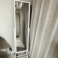 キャスターで移動収納付きな全身鏡【清水五条駅】の画像