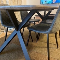 ダイニングテーブルの画像