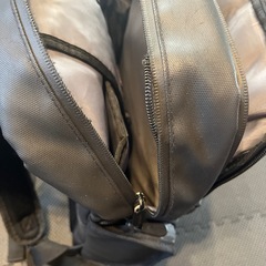 ビジネスリュック　一部チャック破損の画像