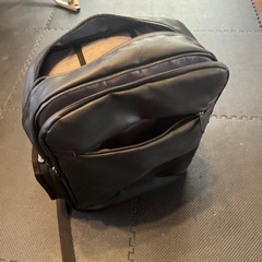 ビジネスリュック　一部チャック破損の画像