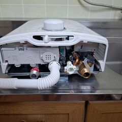 ガス瞬間湯沸器の画像