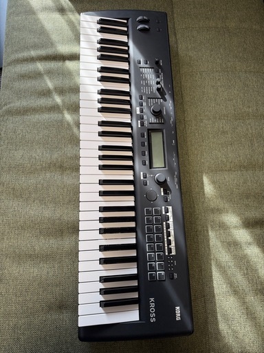 61鍵のシンセサイザー、サンプラー、エフェクト機能を搭載したKORG KROSS。