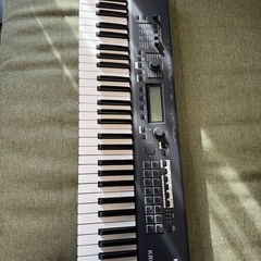61鍵のシンセサイザー、サンプラー、エフェクト機能を搭載したKORG KROSS。の画像