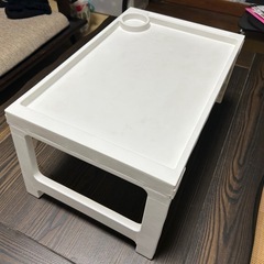 無料　プラスチックテーブルの画像