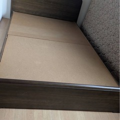 ダブルベッドの画像