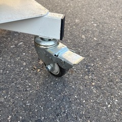 回転式スチール本棚　メタルラック　キャスター付きの画像