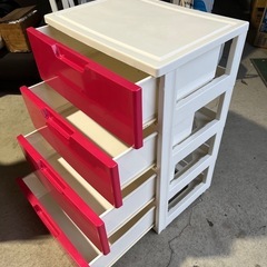 アイリスオーヤマ　収納チェスト　収納ケース　衣装ケース　４段　ピンク／ホワイト　１の画像