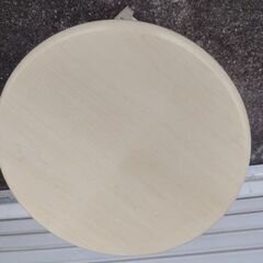 観音寺 おしゃれなスツール 丸イス 椅子 白っぽい色 鉄製 中古品の画像