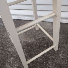 観音寺 おしゃれなスツール 丸イス 椅子 白っぽい色 鉄製 中古品の画像