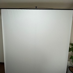 プロジェクタースクリーン　80インチ　自立式　引き上げ式
の画像