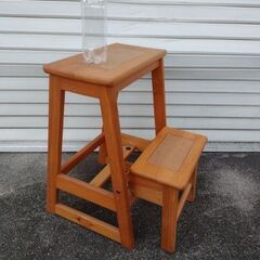 観音寺 ステップにもなる！ スツール イス 踏み台 収納式 木製 中古品の画像