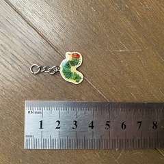 はらぺこあおむし　チャーム　パーツ　キーホルダー　バッグチャーム　デコパーツ　 バッグチャーム シルバー キャラクター　パーツの画像