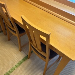 ダイニングテーブルの画像
