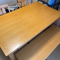 ダイニングテーブルの画像