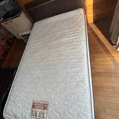 収納付きのセミダブルベッドです、マットレス付、。の画像