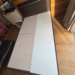 収納付きのセミダブルベッドです、マットレス付、。の画像