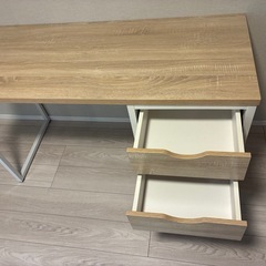 無料！LOWYAのパソコンデスクの画像