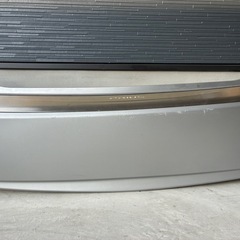 プリウス　バンパー　シルバー　傷ありの画像