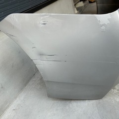 プリウス　バンパー　シルバー　傷ありの画像