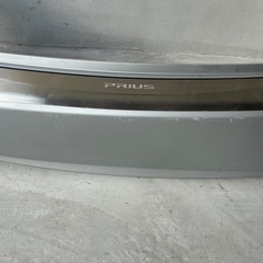 プリウス　バンパー　シルバー　傷ありの画像