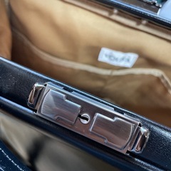 youta  鍵付き　革製　リュック　黒の画像